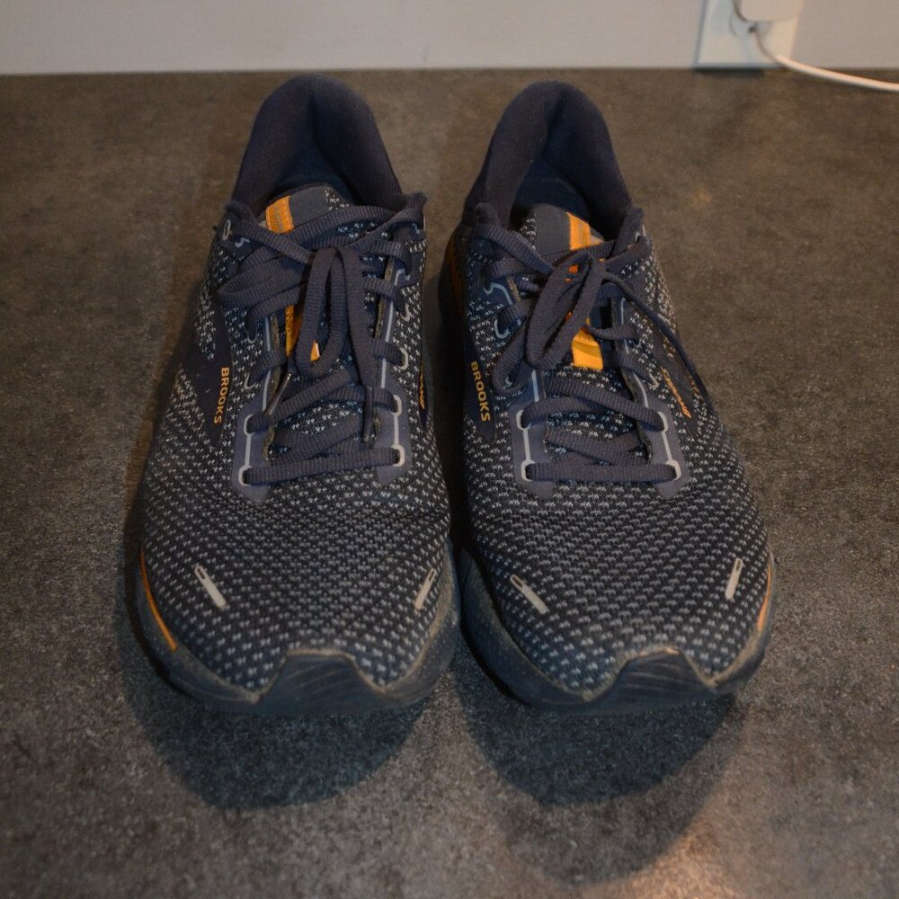 Brooks navy and gold sneakers size 12.5 Men's